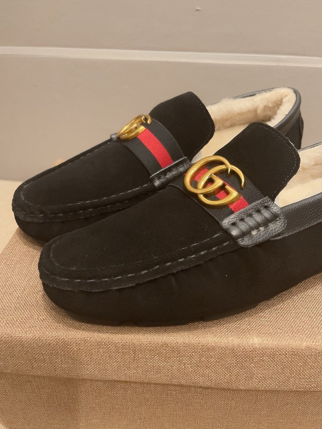 Gucci Men's Black Stripe Plush-Lined Loafers