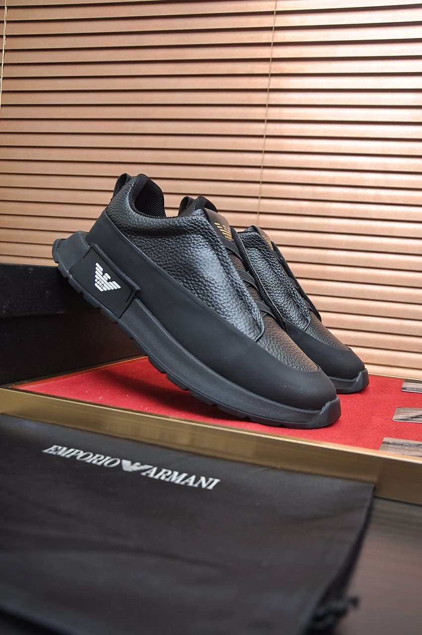 Armani Eagle-Accent Low-Top Sneakers