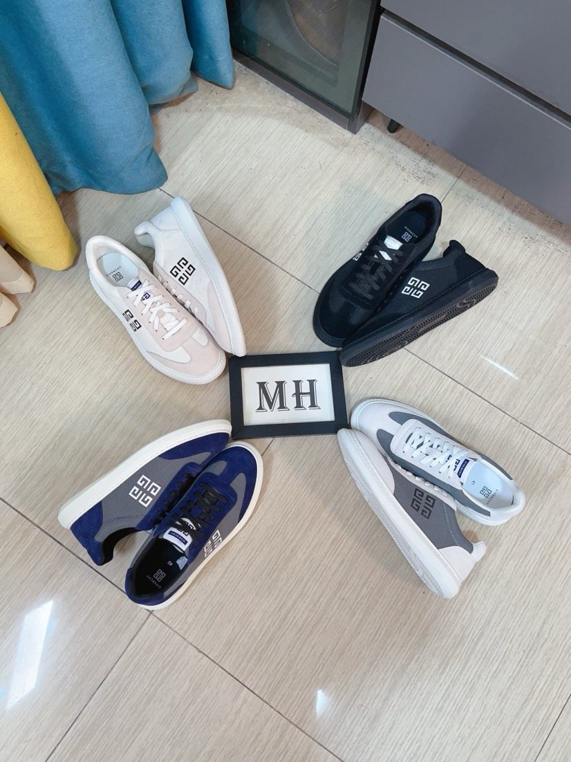 Givenchy Contrast Panel Low-Top Sneakers